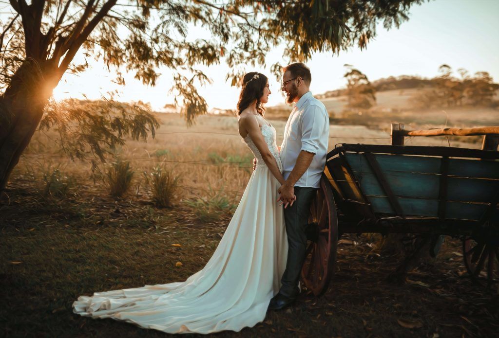Pareja novios boda hipster  bodas Covid19
